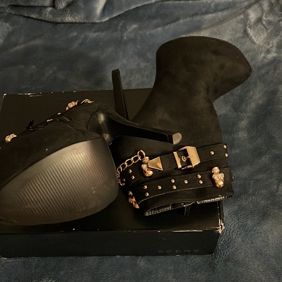 Black Skull Heels - Picture 5 of 6